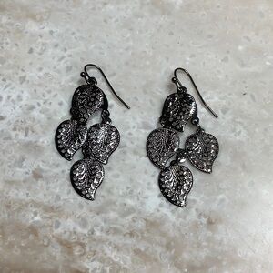 😍Leaf Design Dangle Earring😍NWOT